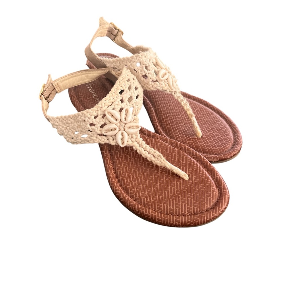 Francesca's Collections Beige Crochet Shell T-Strap Sandals